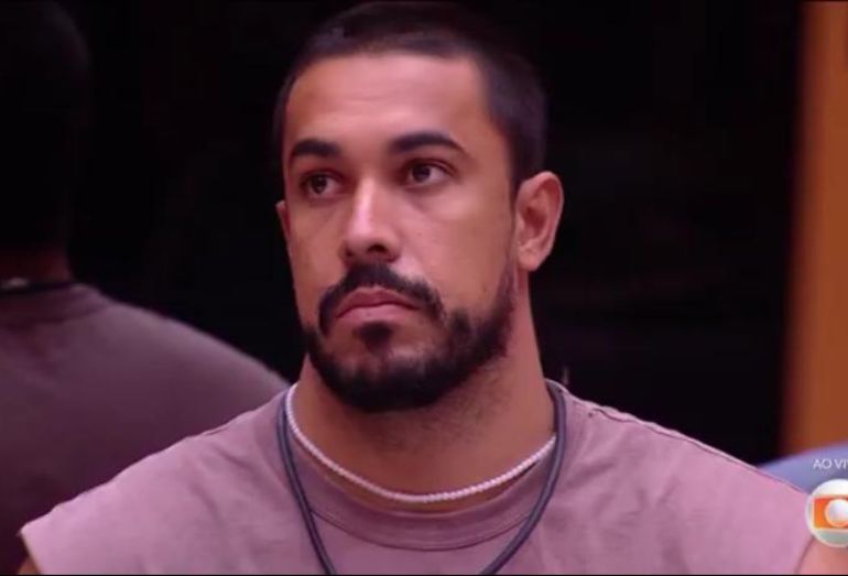 Maike é o décimo sétimo eliminado do BBB 25 com 49,12% dos votos