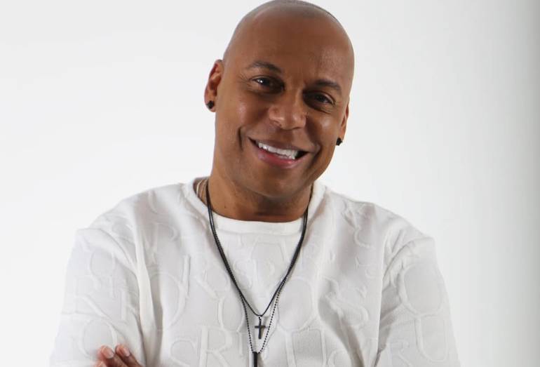 Délcio Luiz celebra aniversário com show especial no Renascença Clube