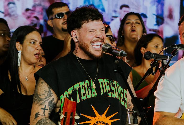 Exclusivo: Ferrugem surpreende fãs com spoiler de novo hit durante apresentação na FM O Dia