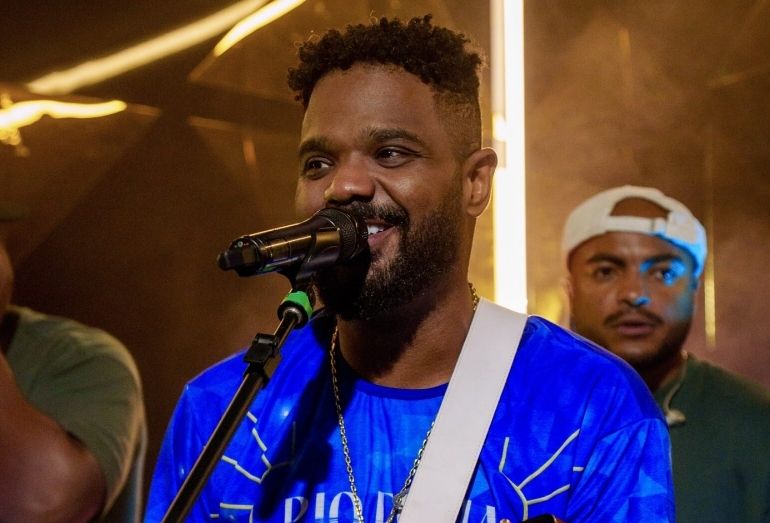 Arlindinho lança regravação de “Quem Te Protege Não Dorme” em homenagem a Gilsinho