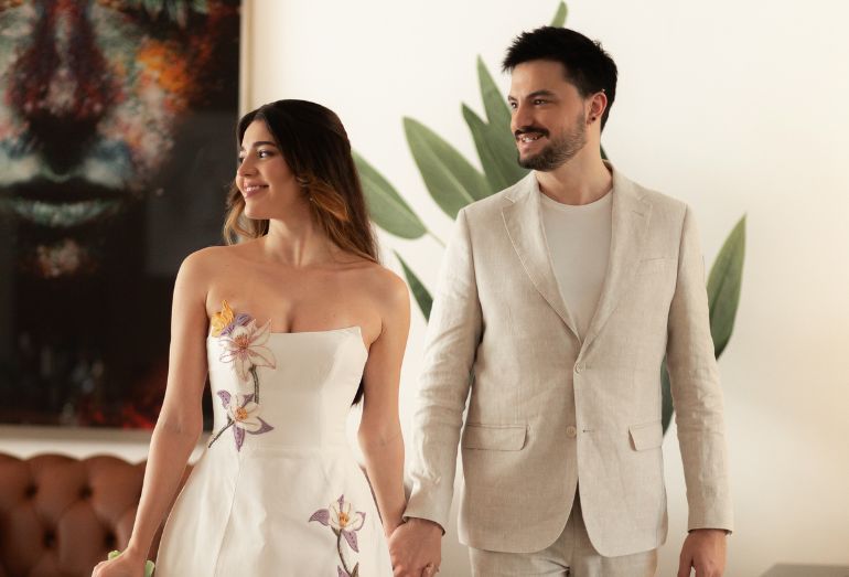 Felipe Neto se casa com Juliane Carvalho em cerimônia intimista